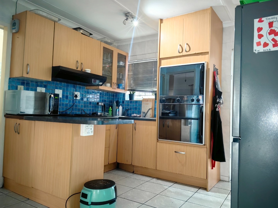 3 Bedroom Property for Sale in Lentegeur Western Cape